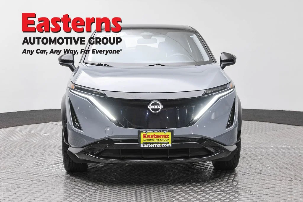 Used 2023 Gray Nissan VENTURE+ image 2