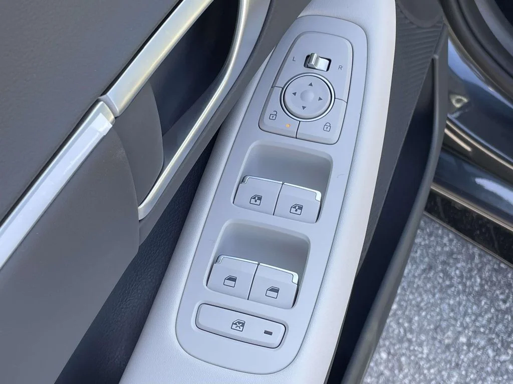 Used 2026 Portofino Gray Hyundai SEL Sport image 6