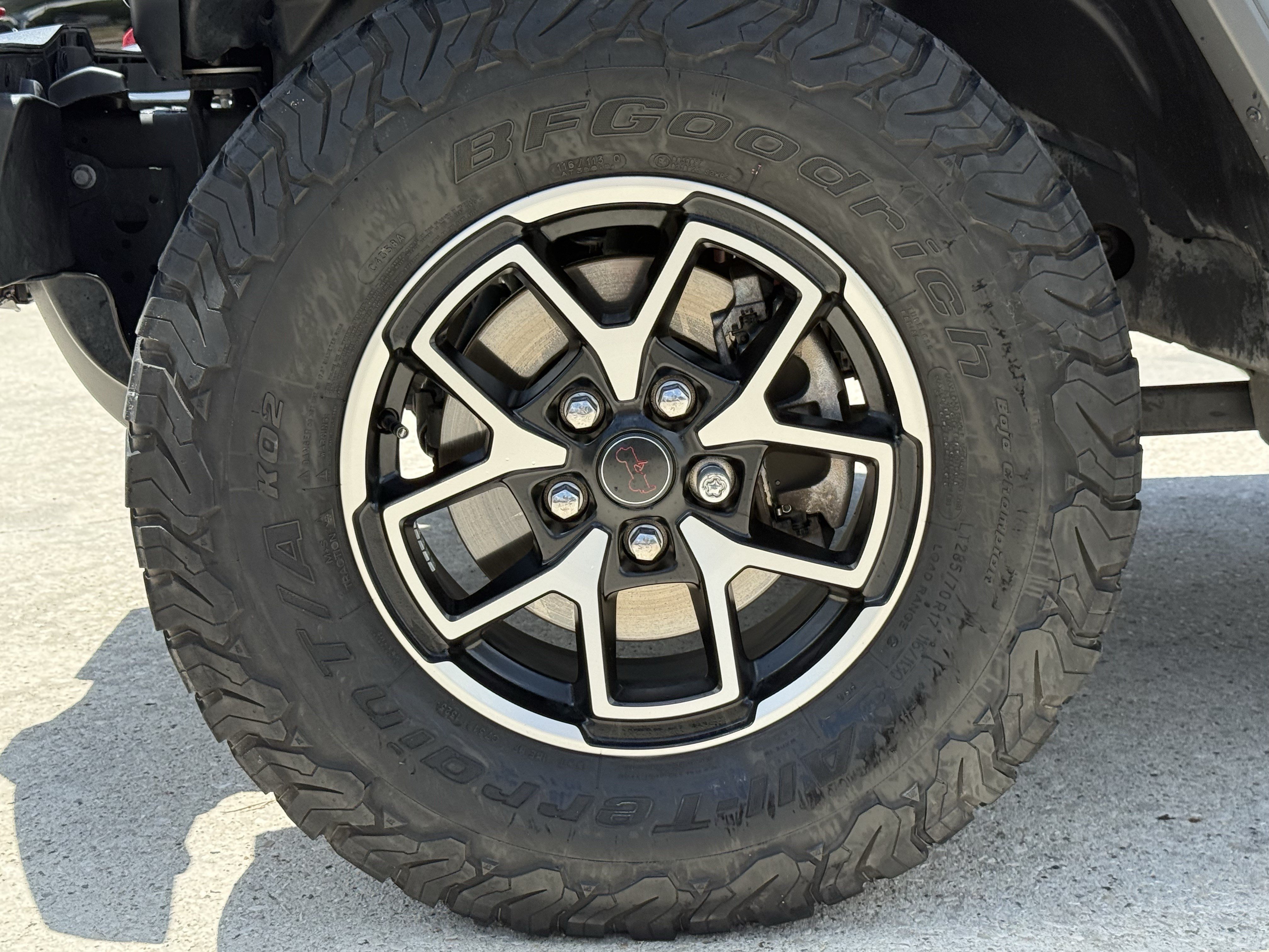 Used 2024 Granite Crystal Metallic Clearcoat Jeep Rubicon image 11