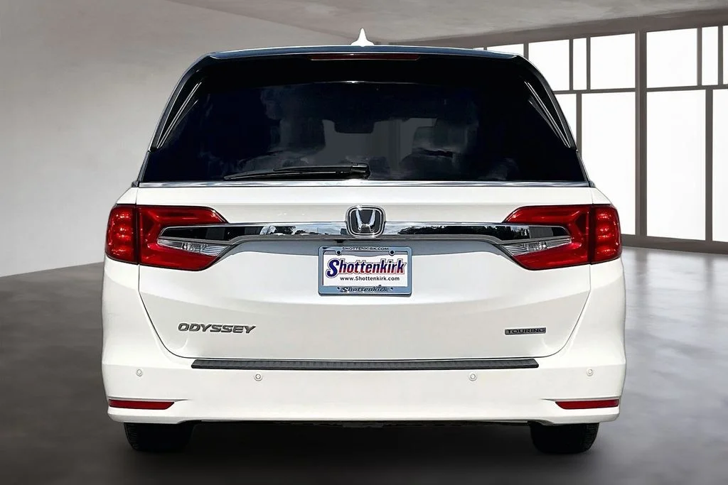 Used 2019 White Honda Touring image 5