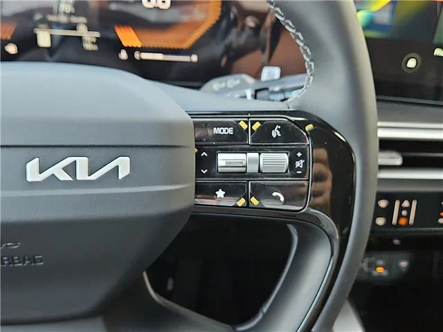 New 2026 Ivory Silver KIA LX Front-Wheel Drive image 17