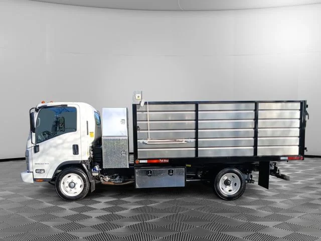 New 2025 Arc White Chevrolet  image 2