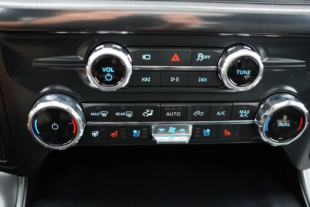 New 2026 Star White Metallic Tri-Coat Ford Lariat image 18