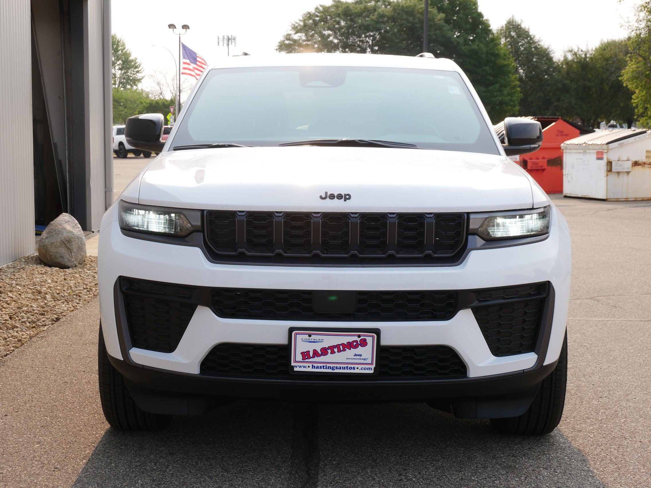 New 2026 Bright White Clearcoat Jeep Laredo Altitude image 4