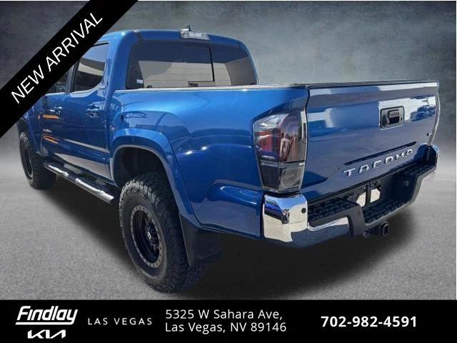 Used 2018 Blue Toyota SR5 image 7