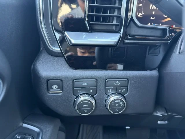 New 2026 Sterling Metallic GMC Elevation image 28