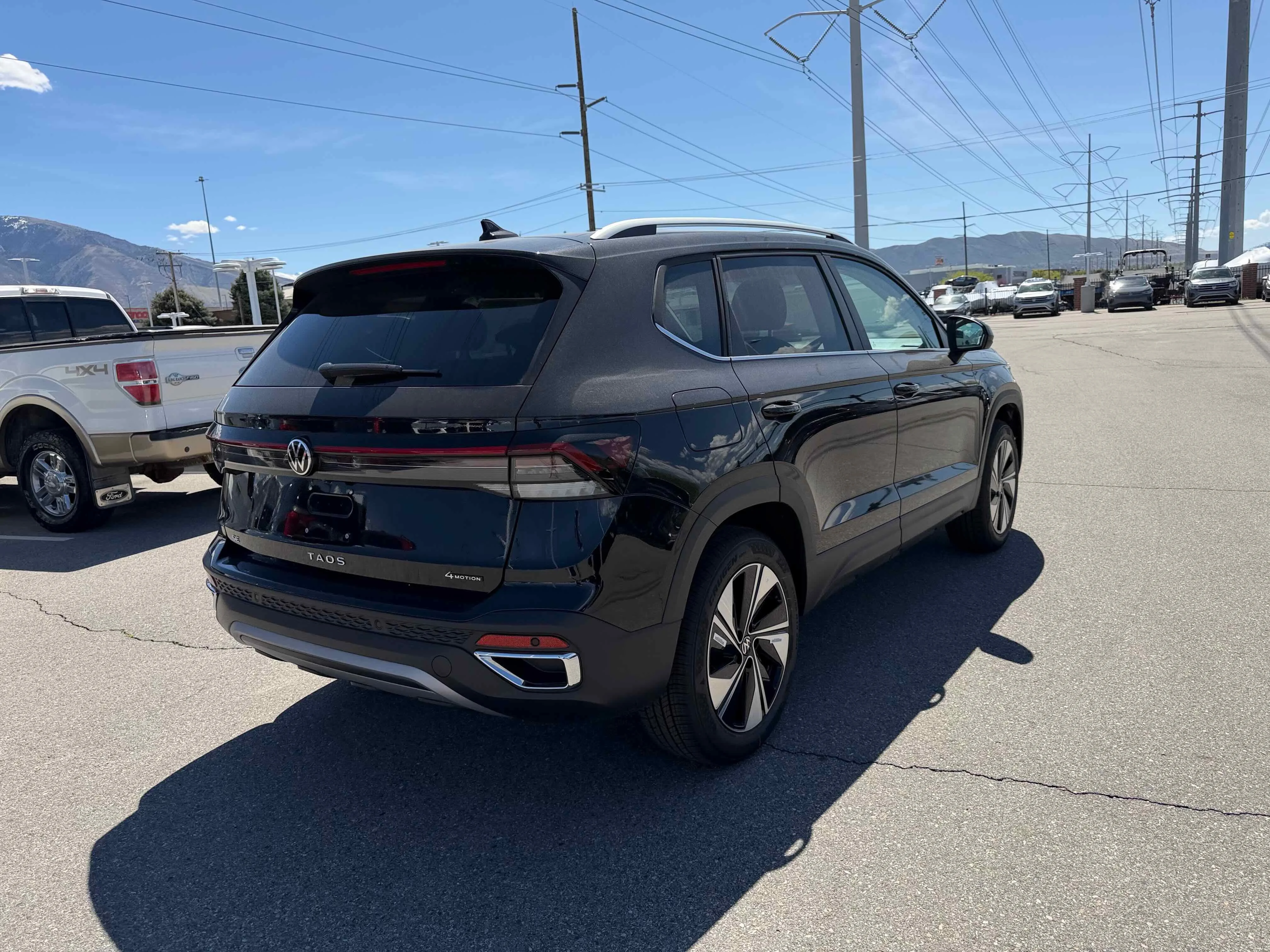 New 2026 Deep Black Volkswagen SE image 7