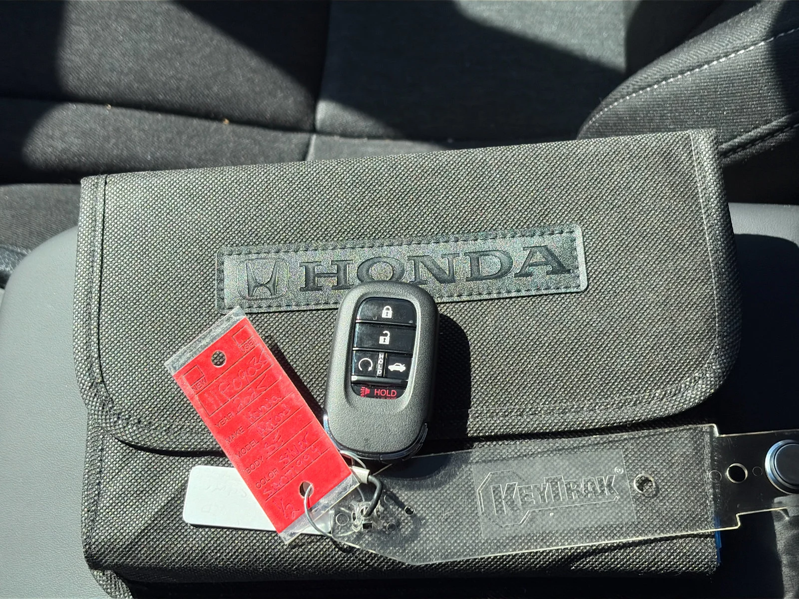 Used 2025 Silver Metallic Honda SE image 27