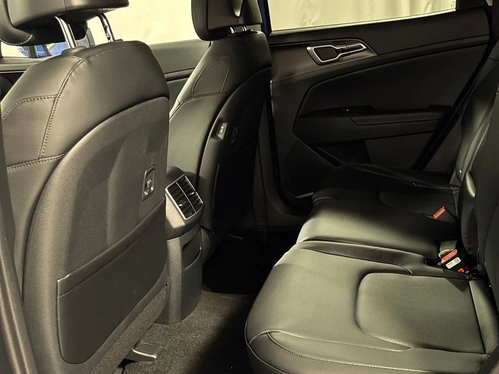 New 2026 Glacial White Pearl Kia EX image 5