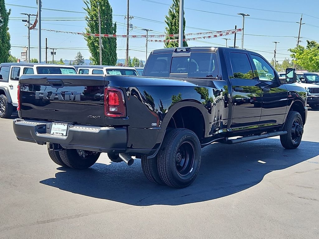 New 2026 Diamond Black Crystal Pearl-Coat Exterior Paint RAM Tradesman image 6