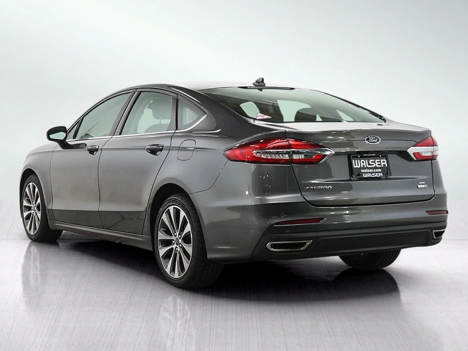 Used 2020 Magnetic Ford SE image 3
