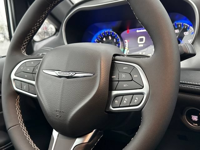 New 2026 Bright White Clear-Coat Exterior Paint Chrysler Select image 13