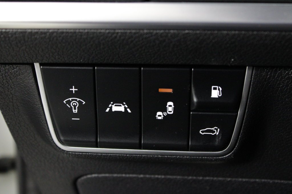 Used 2019 White Kia GT2 image 23