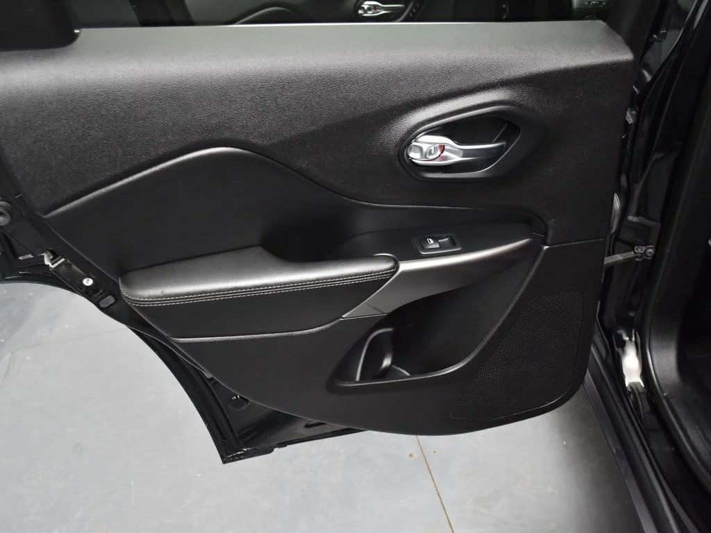 Used 2019 Black Jeep Limited image 17