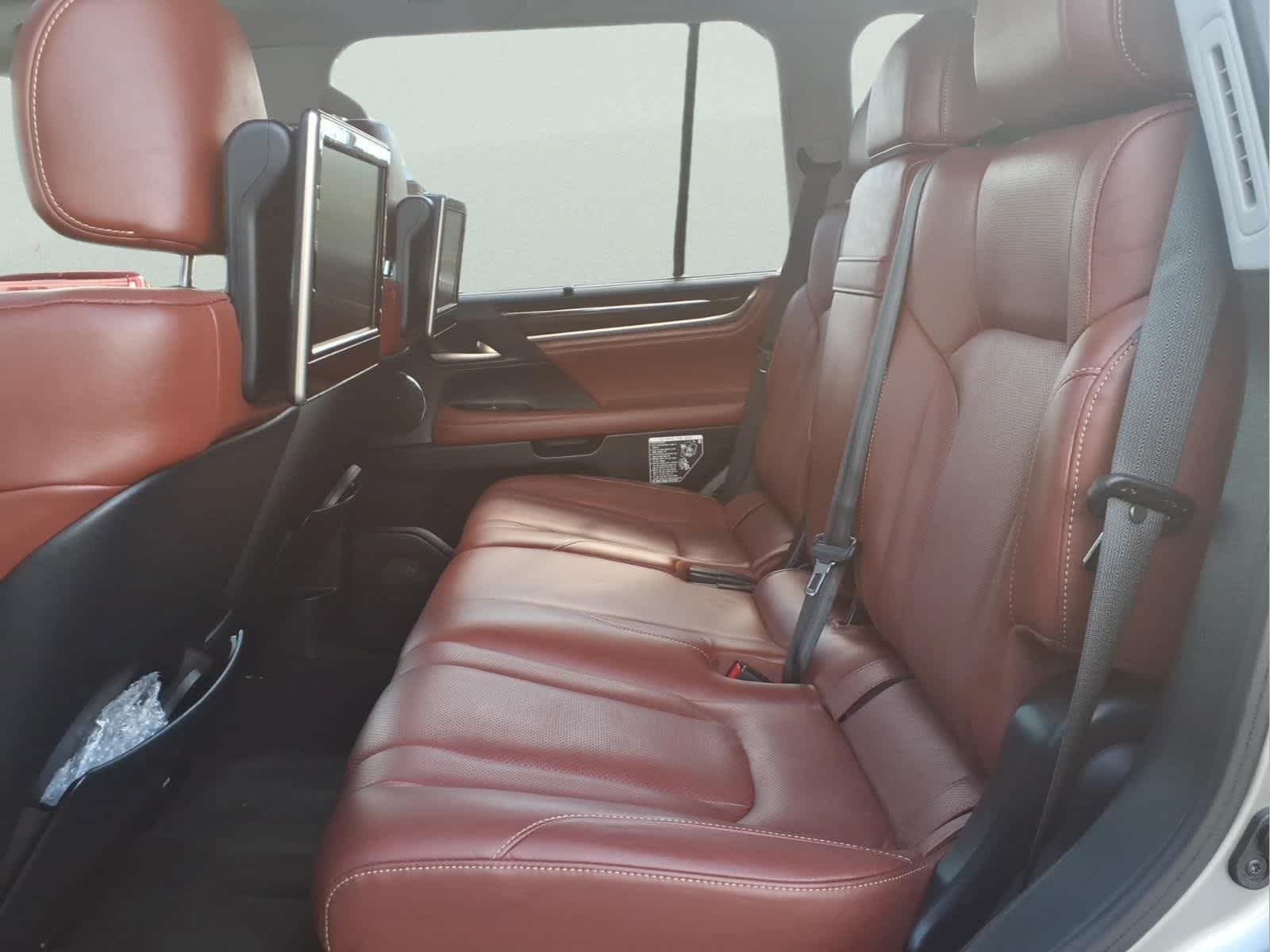 Used 2019 Atomic Silver Lexus  image 30