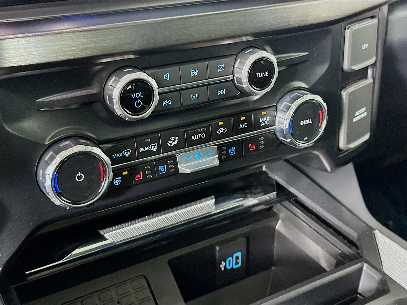 2023 Ford F-450 Super Duty Lariat - Photo 16