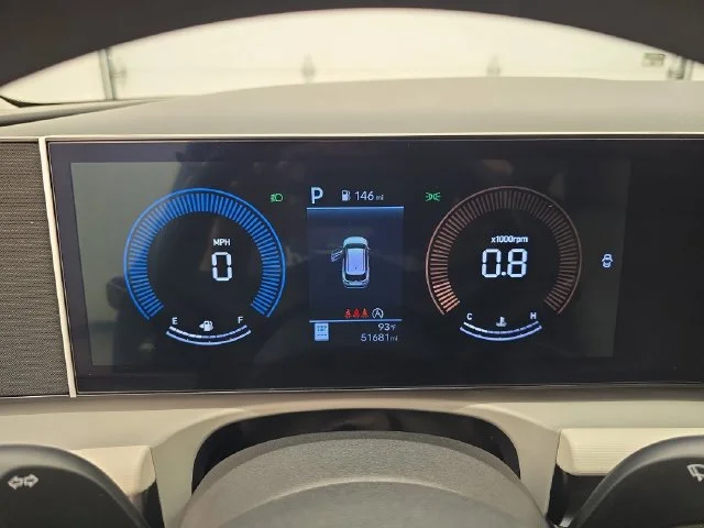 Used 2025 Green Hyundai SEL image 28