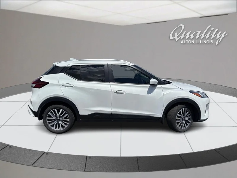 Used 2023 Aspen White Tricoat Nissan SV image 3