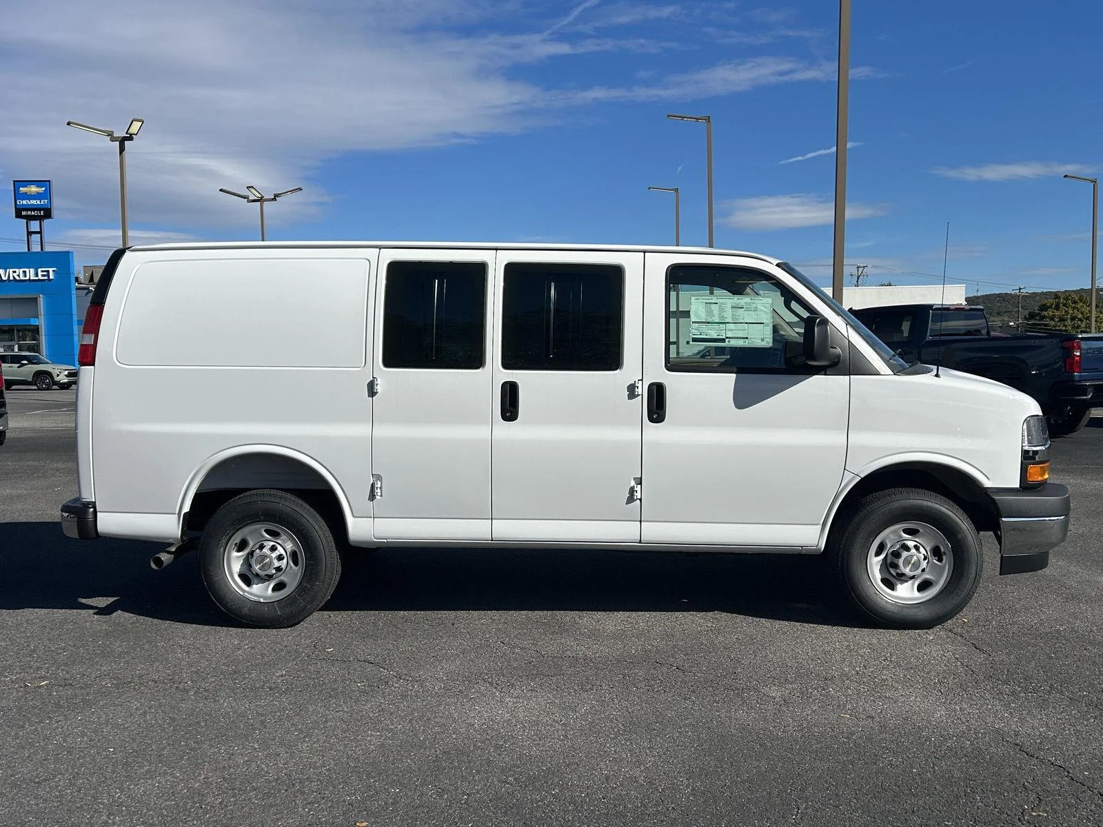 2025 Chevrolet Express Cargo Work Van - Photo 7