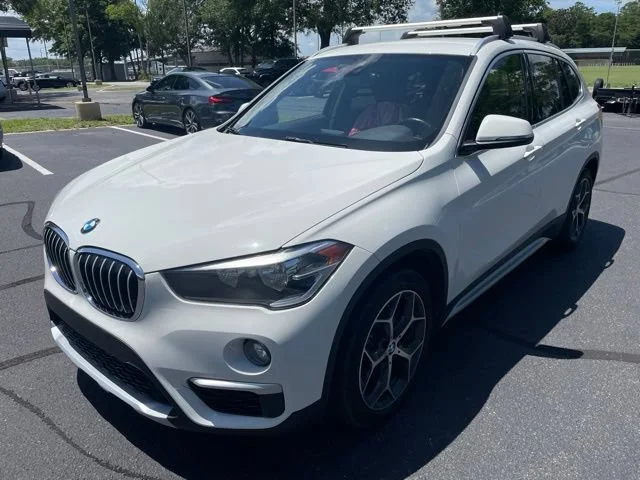 Used 2019 White BMW sDrive28i image 10