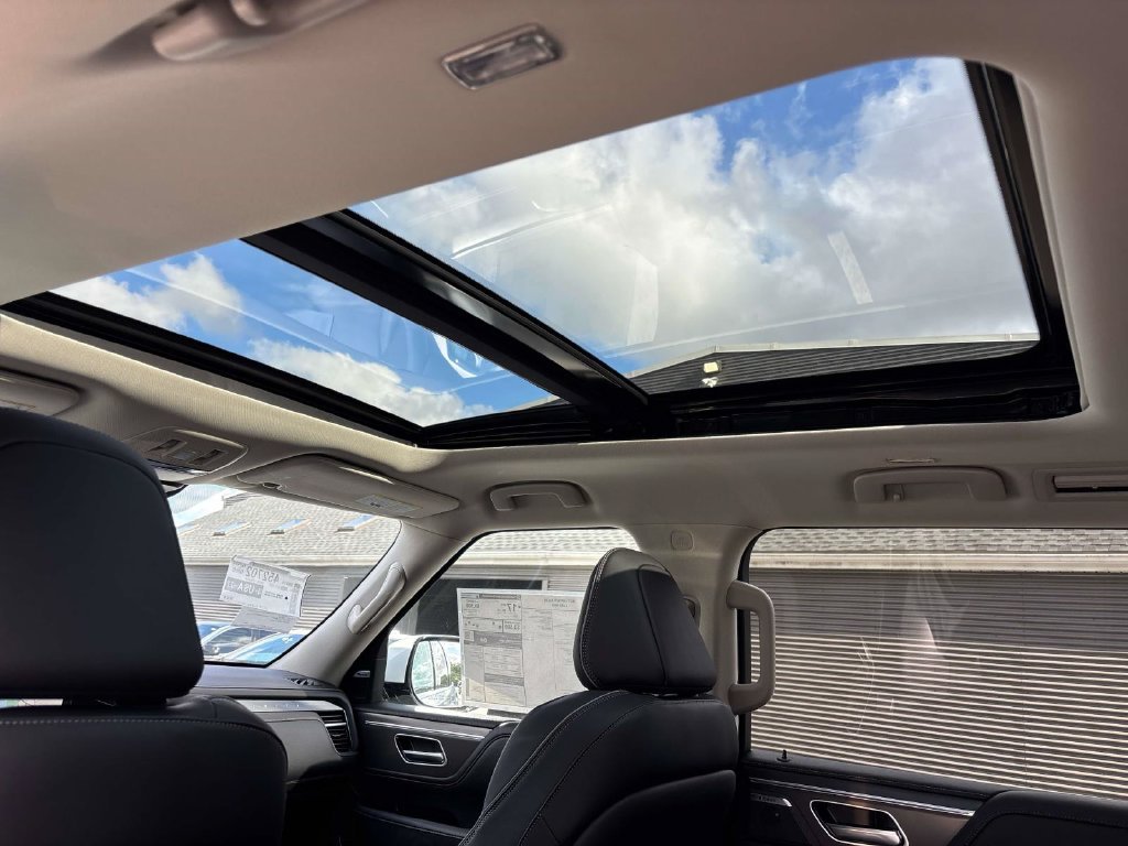New 2027 White INFINITI LUXE image 7