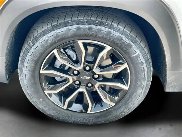 New 2026 Iridescent Pearl Tricoat Chevrolet ACTIV image 23