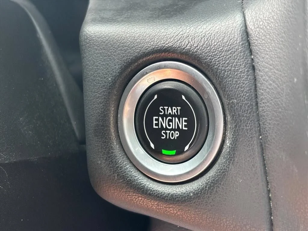 Used 2022 Black Chevrolet Z71 image 19