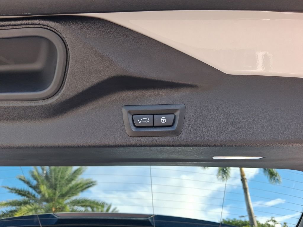 Used 2026 White BMW sDrive40i image 13