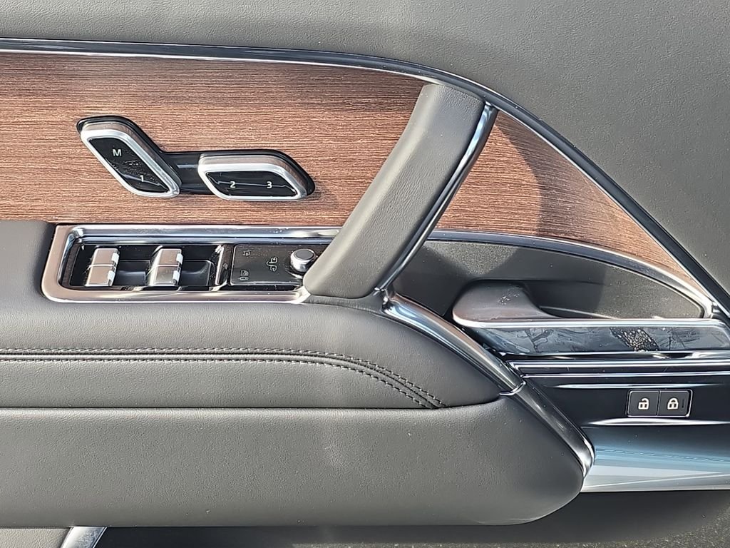 New 2026 Carpathian Grey Land Rover SE image 29