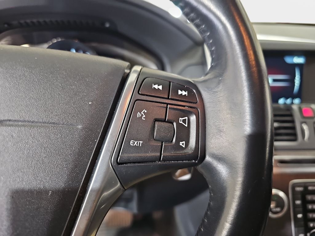 Used 2015 Silver Volvo T6 image 21
