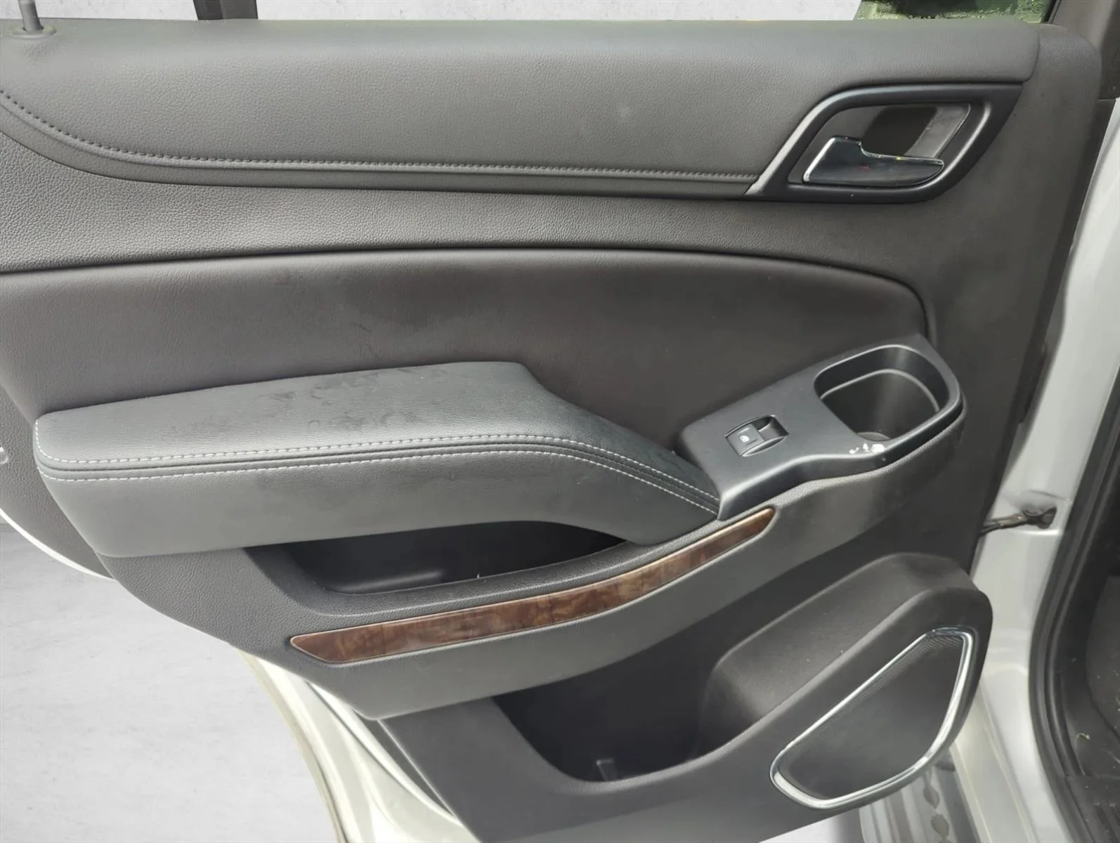 Used 2019 Silver Ice Metallic Chevrolet LS image 8