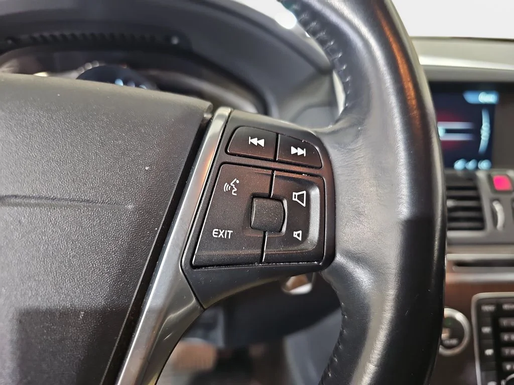 Used 2015 Silver Volvo T6 image 21