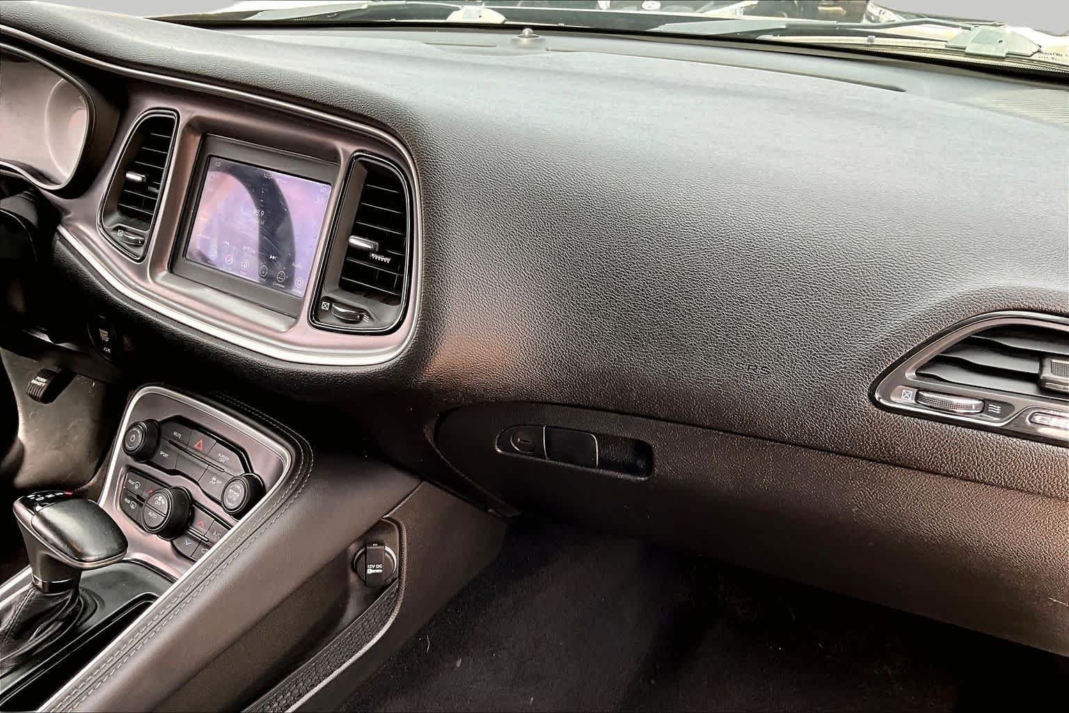Used 2019 Granite Pearlcoat Dodge SXT image 8