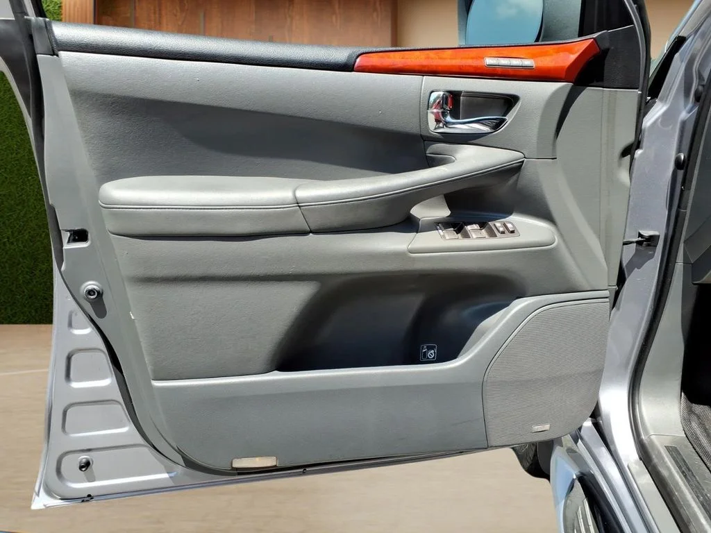 Used 2008  Lexus 570 image 21
