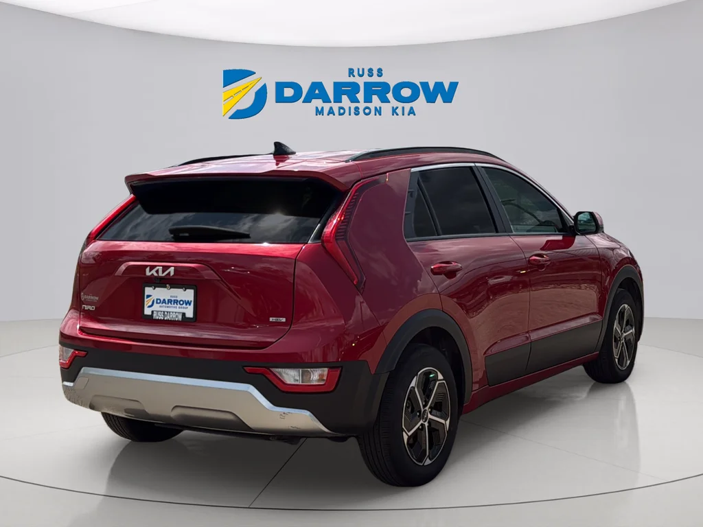 Used 2025 Runway Red Kia LX image 5