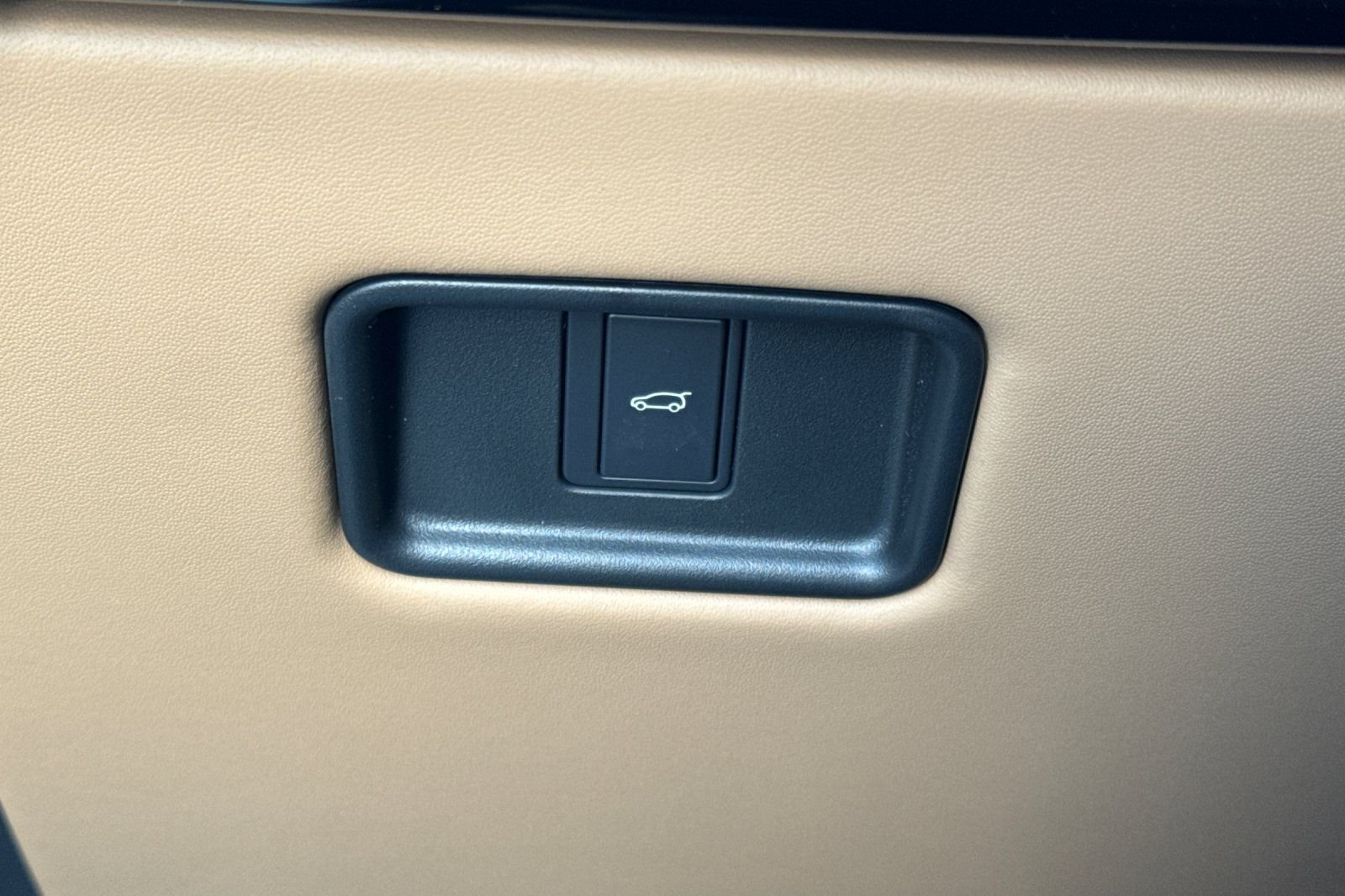 New 2026 Belgravia Green Land Rover SE image 31