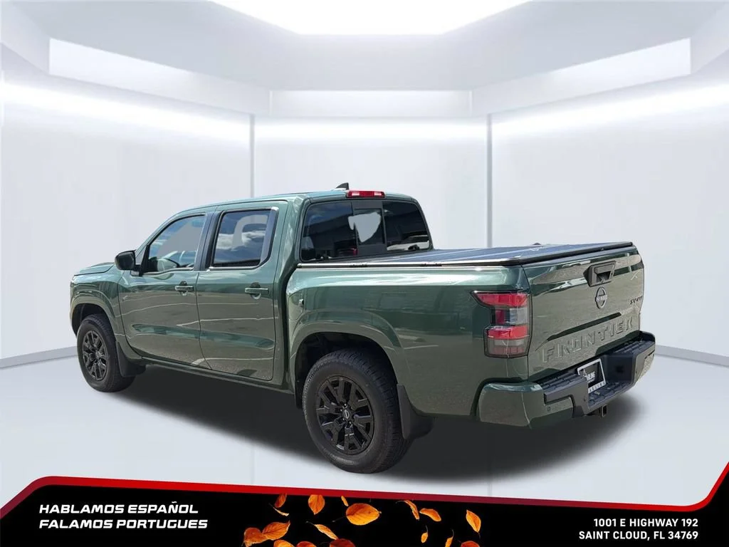 Used 2022 Green Nissan Crew Cab SV 4x4 image 4