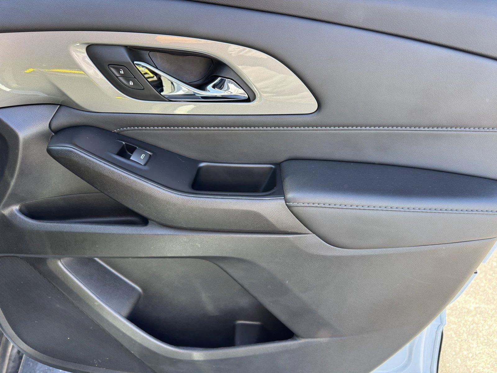 Used 2023 SUMMIT WHITE Chevrolet LT Cloth image 9