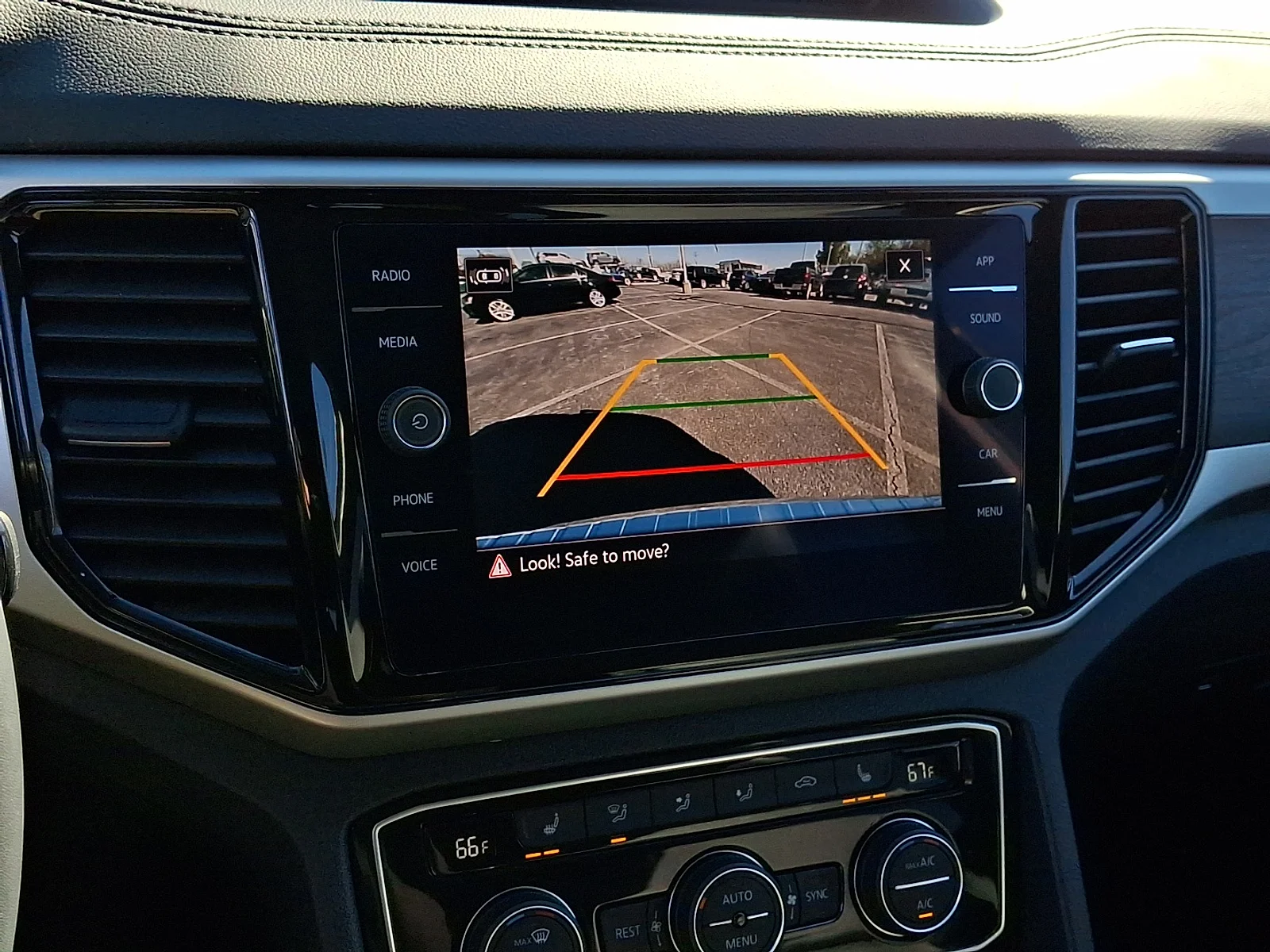 2022 Volkswagen Atlas SE w/Tech - Photo 20