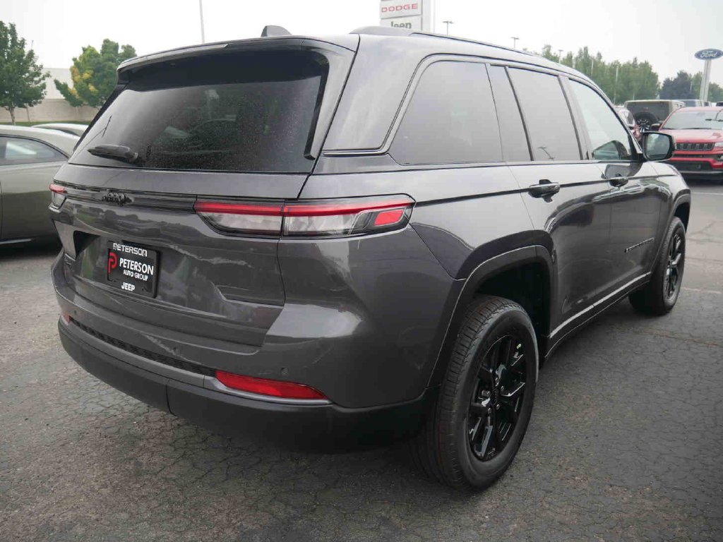 New 2026 Baltic Gray Metallic Clear-Coat Exterior Paint Jeep Laredo image 18