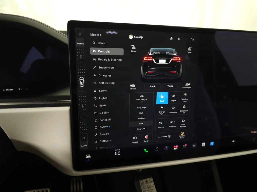 Used 2023  Tesla Plaid image 24