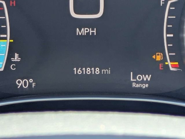 Used 2020 Silver Chrysler Limited image 32