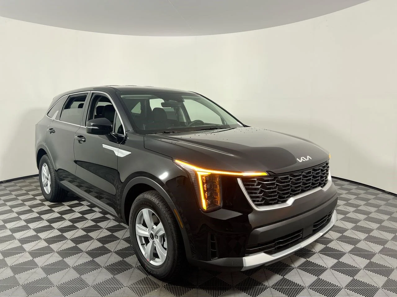 2026 Kia Sorento LX AT's photo