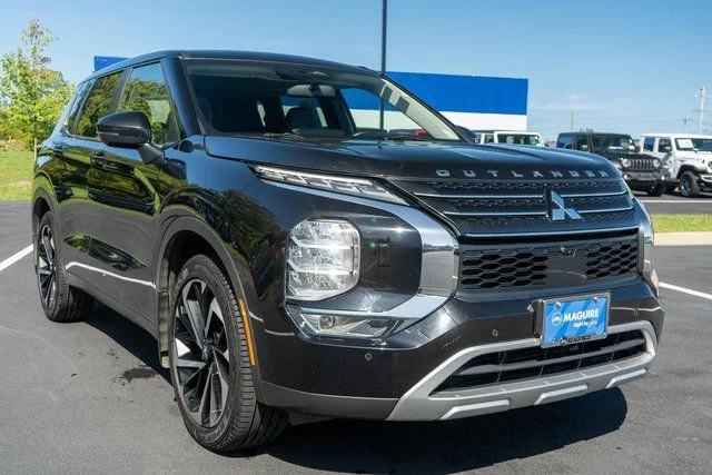 Used 2022 Black Mitsubishi  image 4