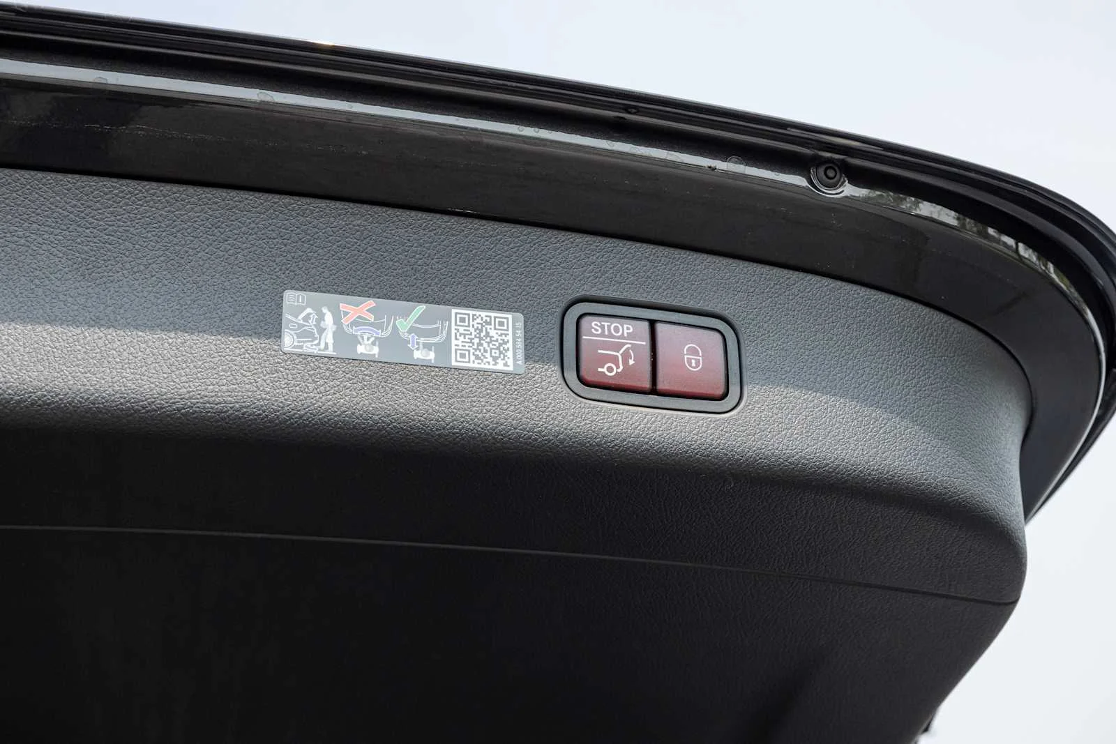 New 2025 Graphite Grey Metallic Mercedes-Benz GLC 350 image 21