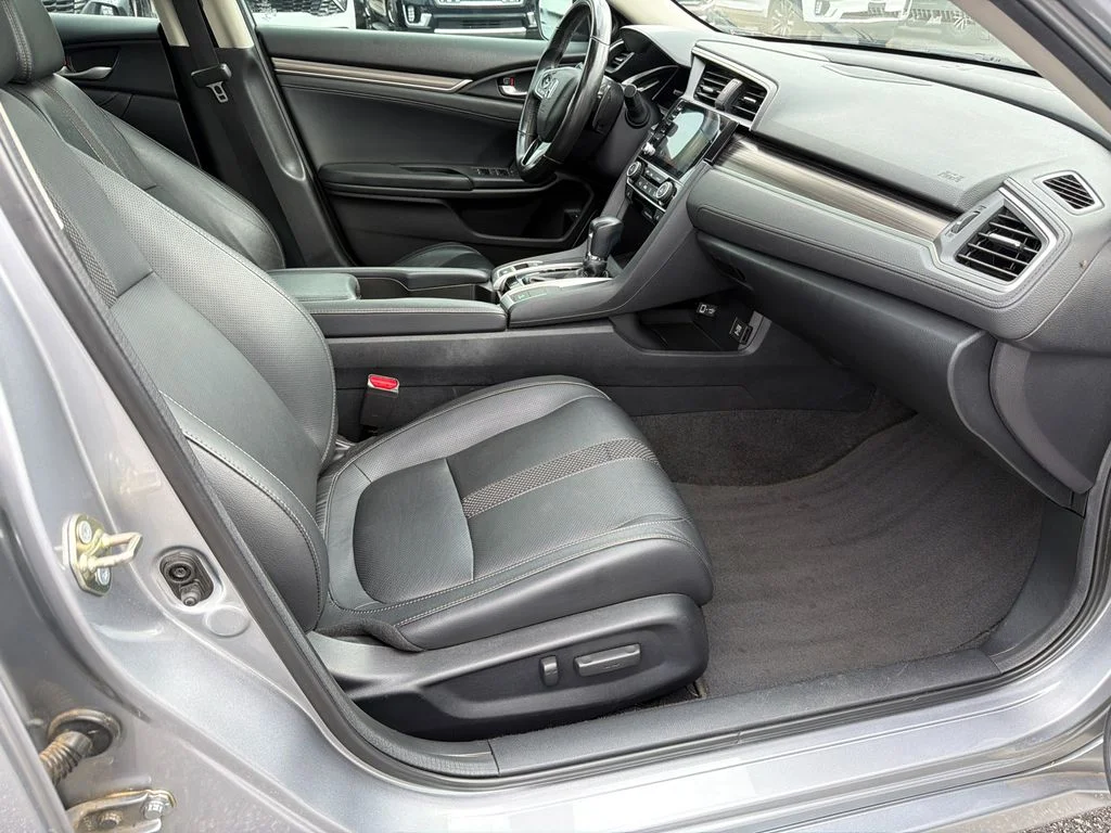 Used 2020 Silver Honda Touring image 13