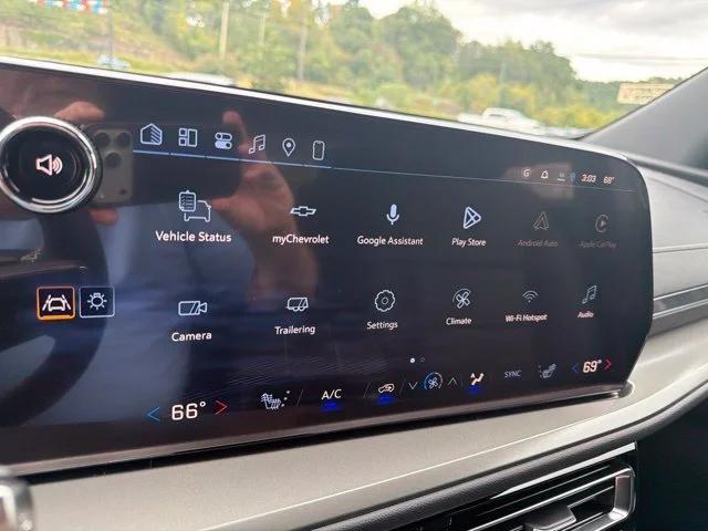 New 2027 Mosaic Black Metallic Chevrolet LT image 40