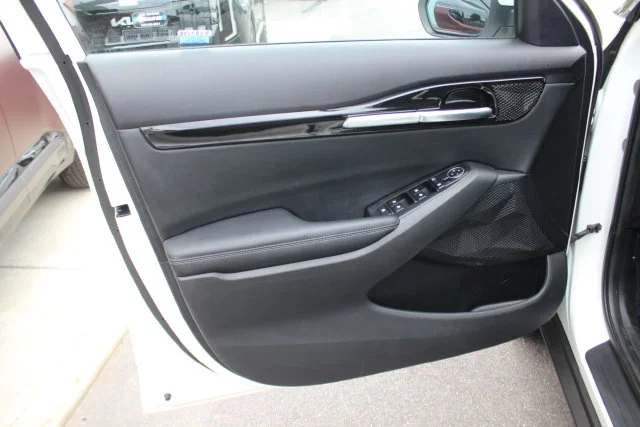 Used 2024 White Kia S image 21