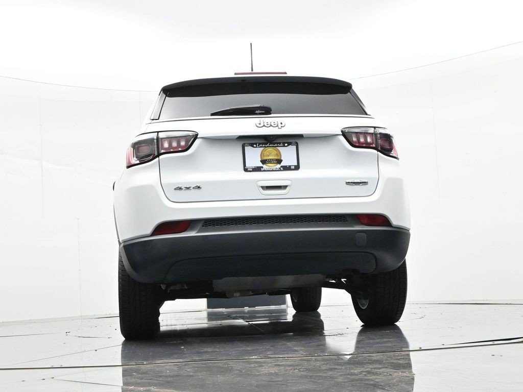 Used 2022 Bright White Clearcoat Jeep Latitude image 20