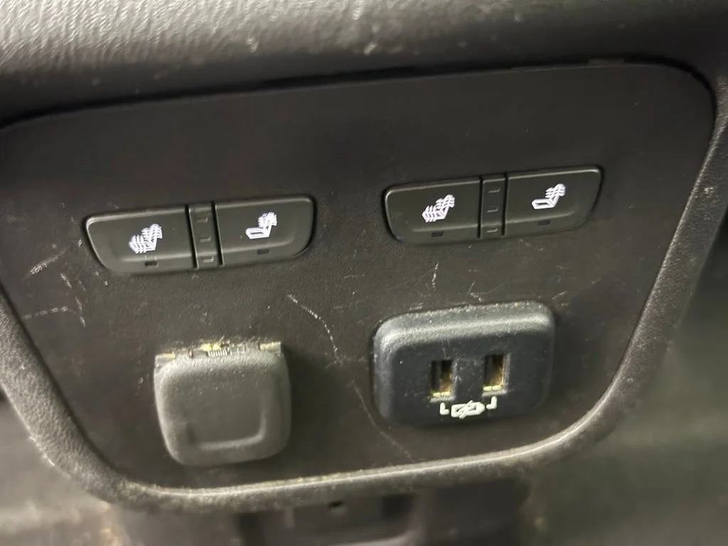 Used 2018 SUMMIT WHITE Chevrolet Premier image 13